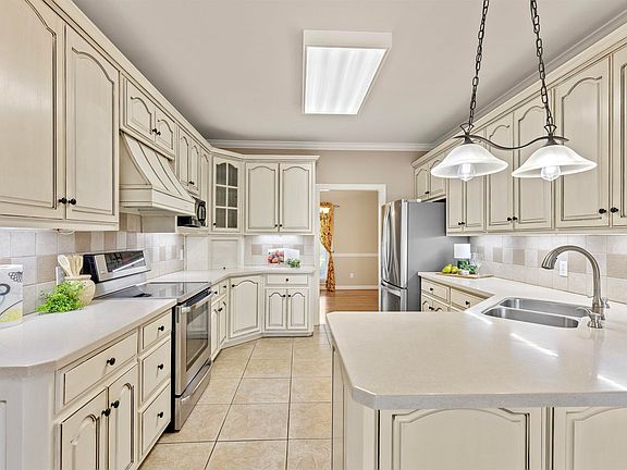 5th image of 13380 Gloria Dr
