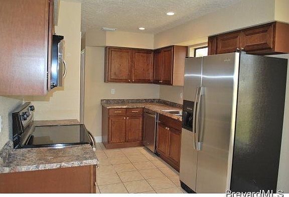 5th image of 727 White Pine Ave #0