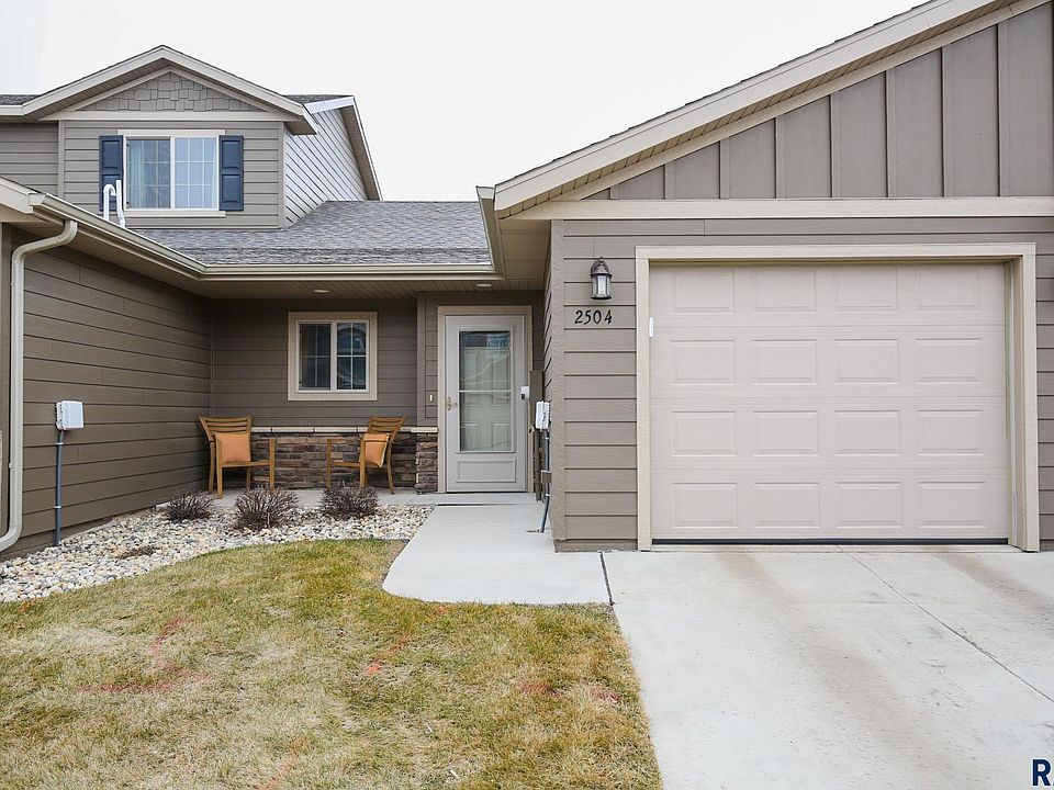 1st image of 2504 E Meadowside Pl