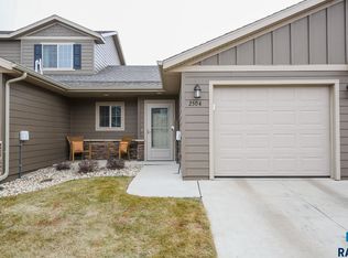 2504 E Meadowside Pl, Sioux Falls, SD 57108
