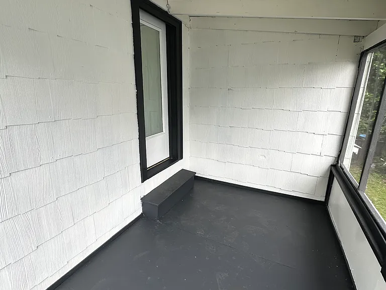 377 Flower Ave E #1 — Photo 8