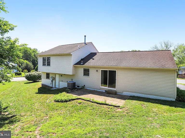 1803 E Beech Rd — Photo 32