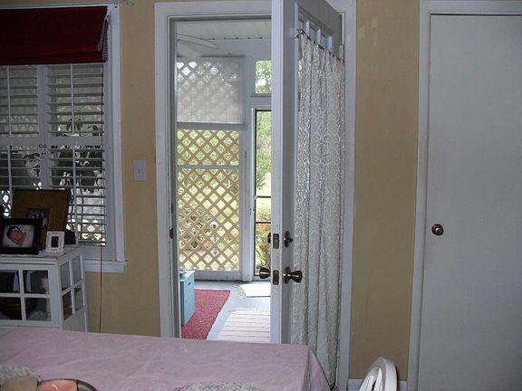 3rd image of 210 Paradise St