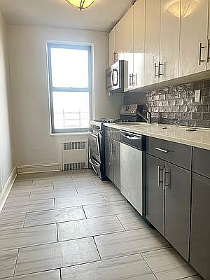 1st image of 2011 E 41st St #3AA
