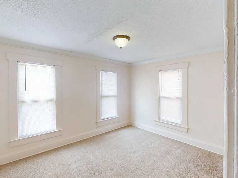166 & 168 E. 11th Ave. SK — Photo 12