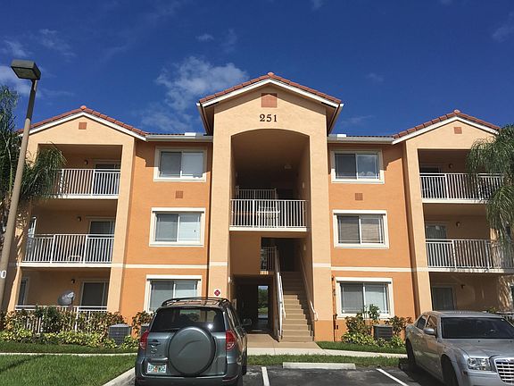 4th image of 251 SW Palm Dr APT 204