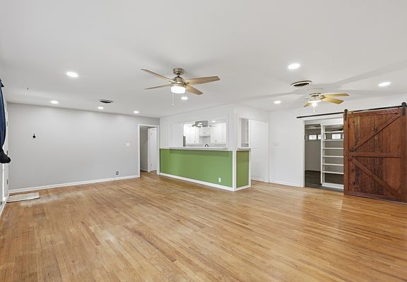 5th image of 900 Esther Blvd