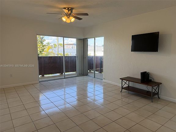 3rd image of 1205 Mariposa Ave APT 413