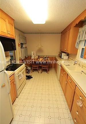 3rd image of 1425 Belmont Ln W