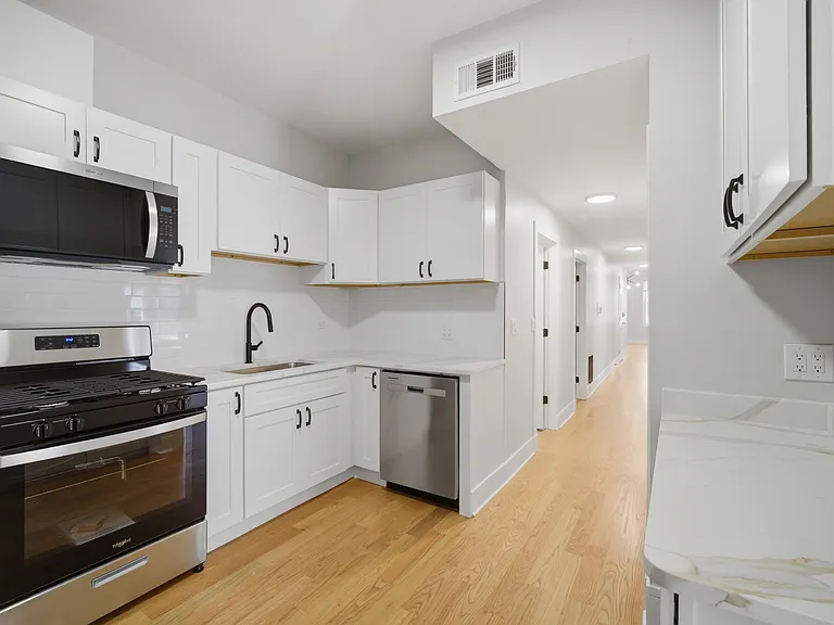 921 W Wilson Ave #3W — Photo 2
