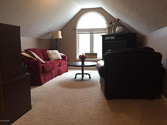2nd image of 53 Rockview Dr NE