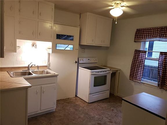 5th image of 135 Shady Ave