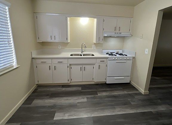 5th image of 600 N Blackstone St APT 17