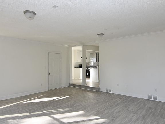 5th image of 703 W Main St