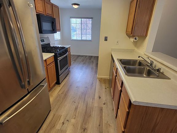 2nd image of 4999 Bay Ridge Ln
