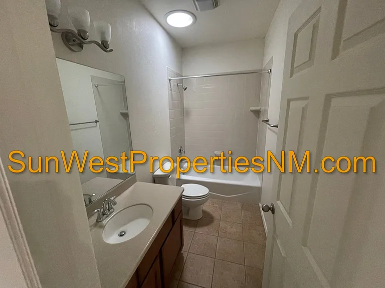 553 E Zia St — Photo 5