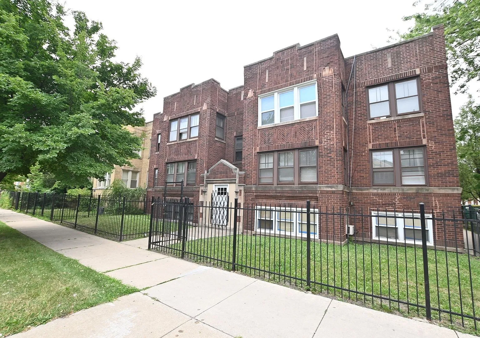 Marquette/Campbell (SE Corner) — Photo 1