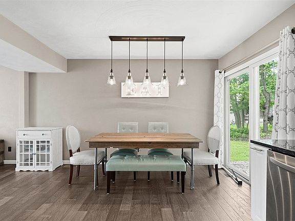 4th image of 1002 Pin Oak Ct