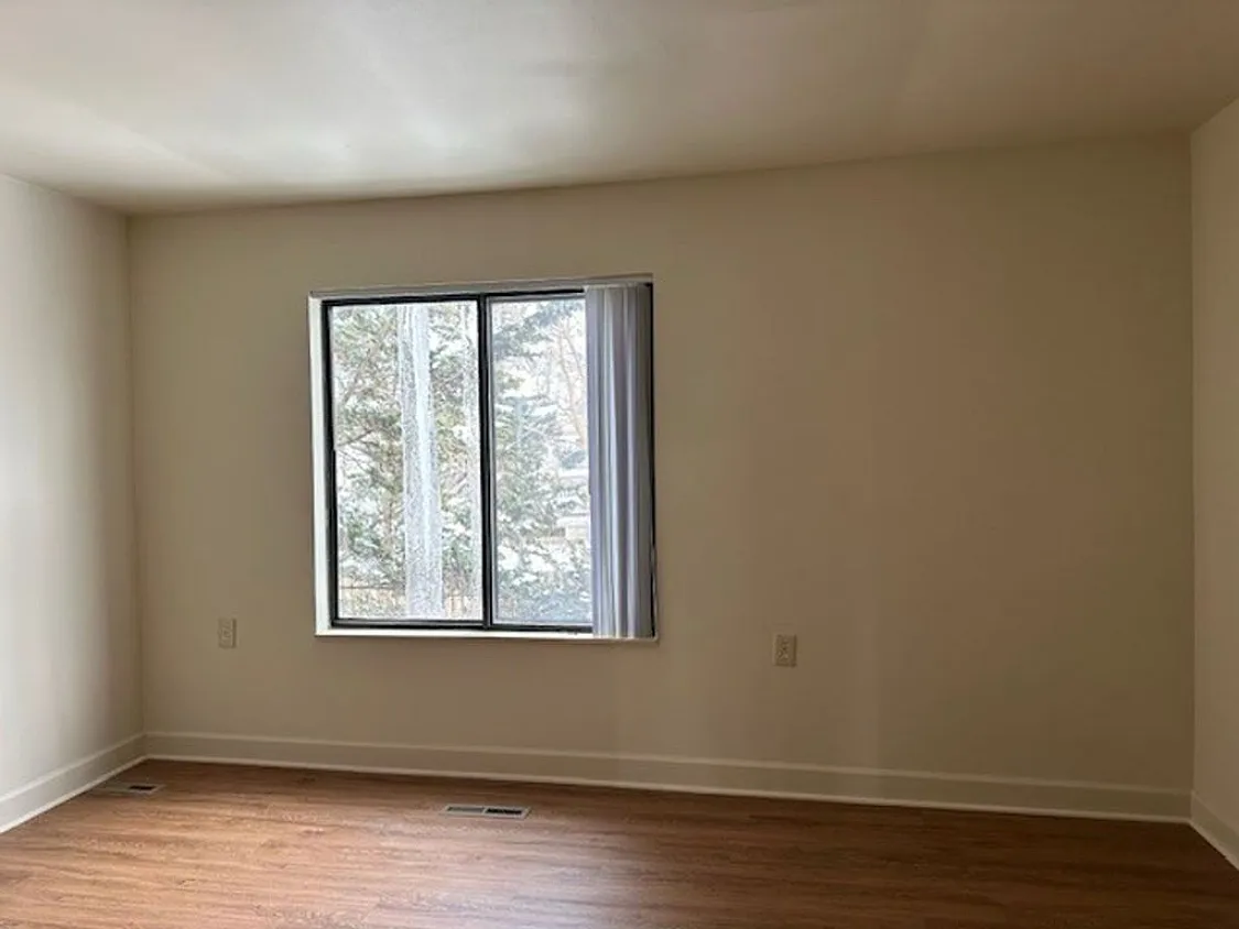 Building Photo - 1300 Bigelow Dr #38