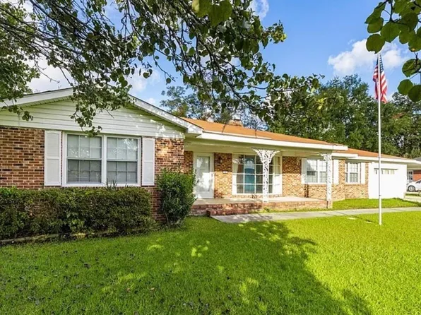 6 Osceola Dr, Garden City, GA 31408