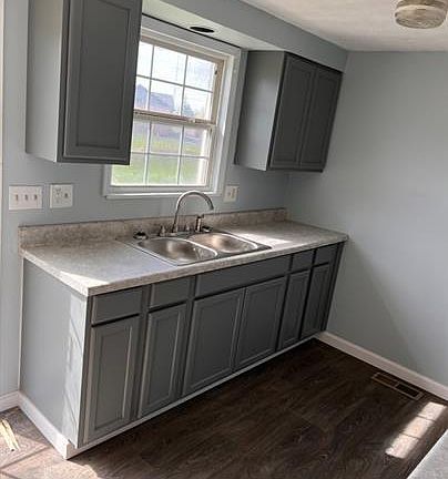 2nd image of 106 Heritage Cir #106
