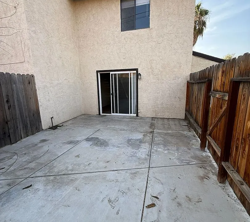 2428 Eric Way