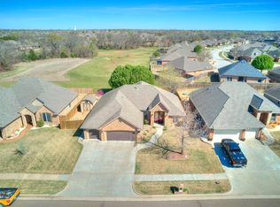 2401 SE 12th St, Moore, OK 73160