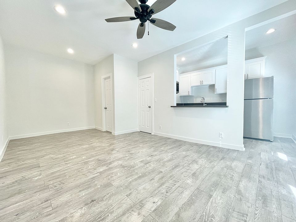 1st image of 1057 S Western Ave #406