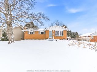 41 Selkirk St, Petawawa, ON K8H 1P1