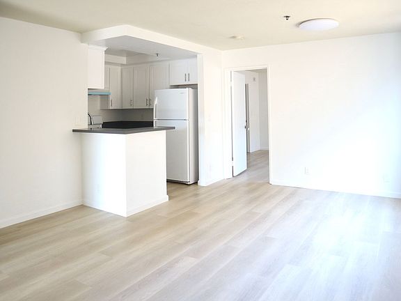 3rd image of 420 S Harvard Blvd #302