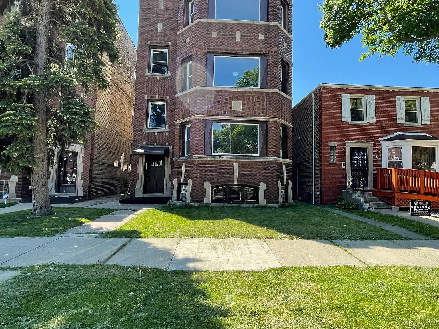 3 bed, 1300 sqft, $2,200 — Photo 1