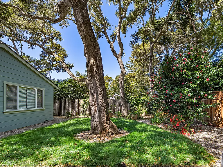 1087 Lariat Ln — Photo 30