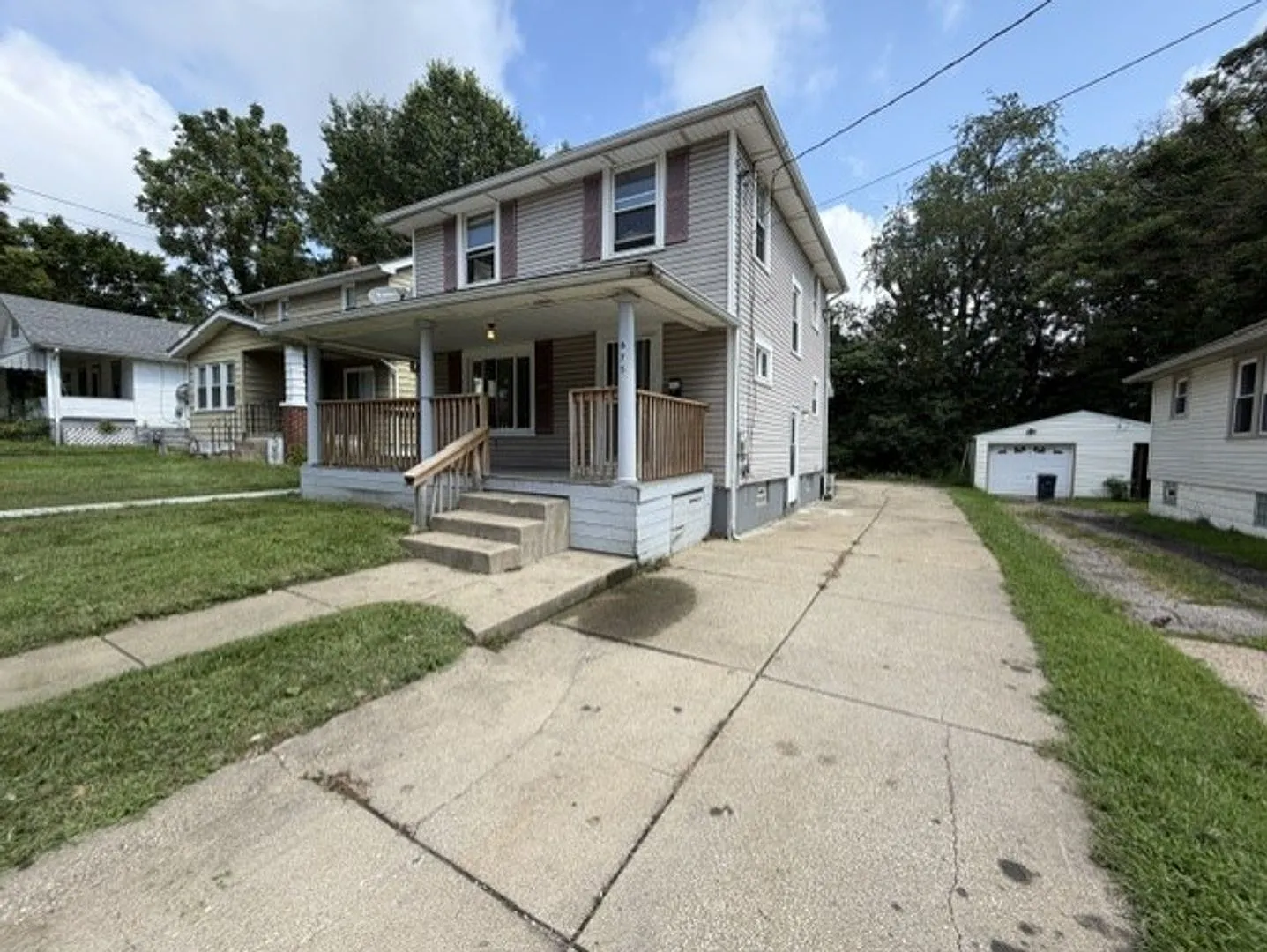 Spacious 3-Bedroom Akron Home with Central Air, Full Basement & Large Backyard — Photo 2