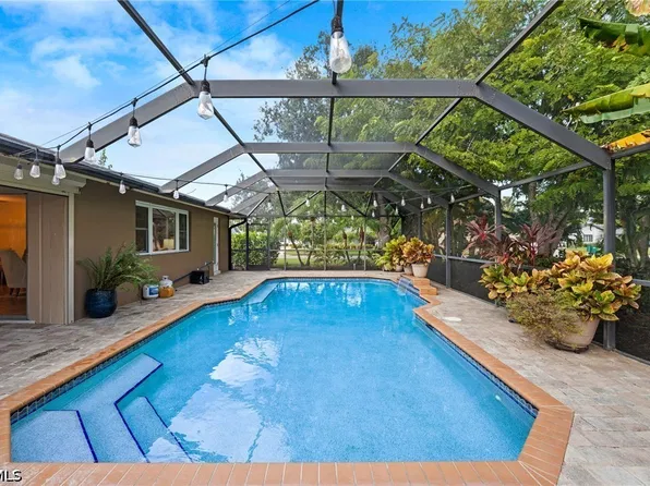 1335 Currier Cir, Fort Myers, FL 33919