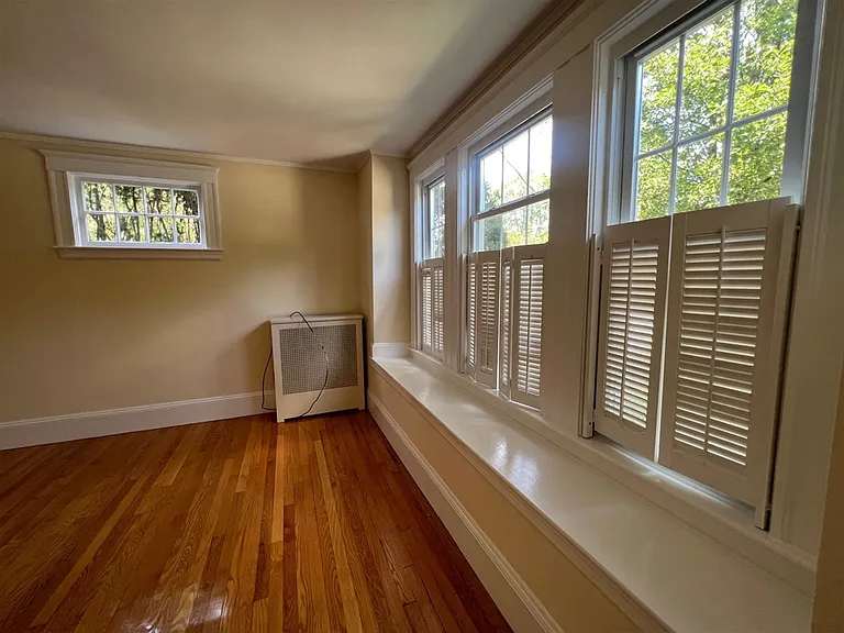638 Huron Ave — Photo 11