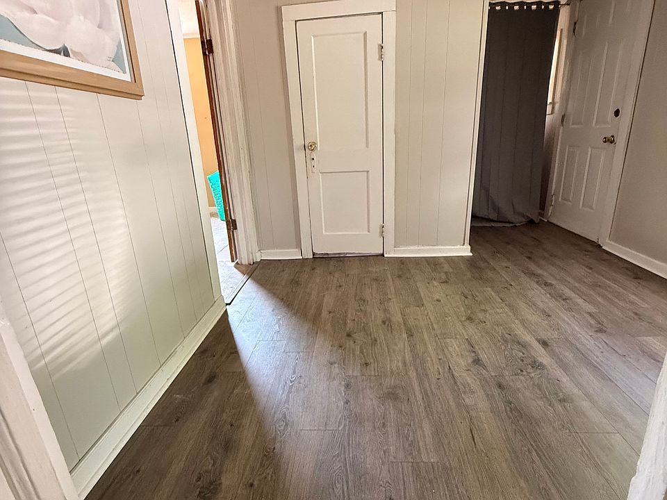 2nd image of 826 Bess St