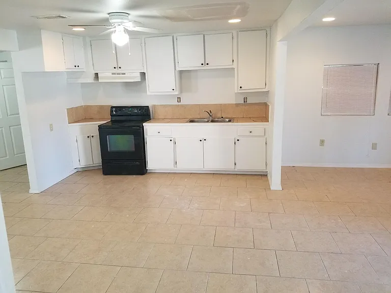 4934 Stephen Girard Ave — Photo 2