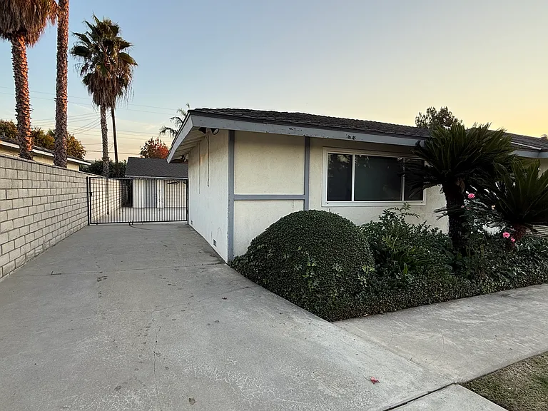 MAIN ENTRANCE DRIVE WAY TO 2 CAR GARAGE