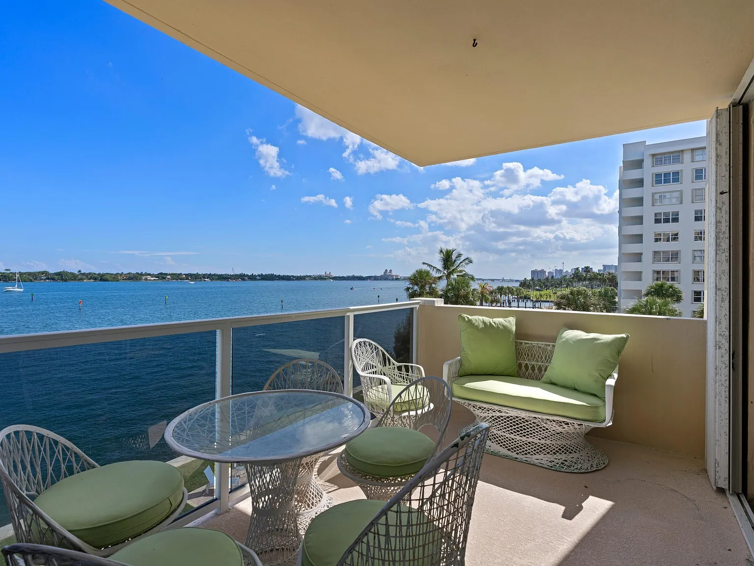 3 bed, 3.0 bath, 2063 sqft, $6,500 — Photo 4