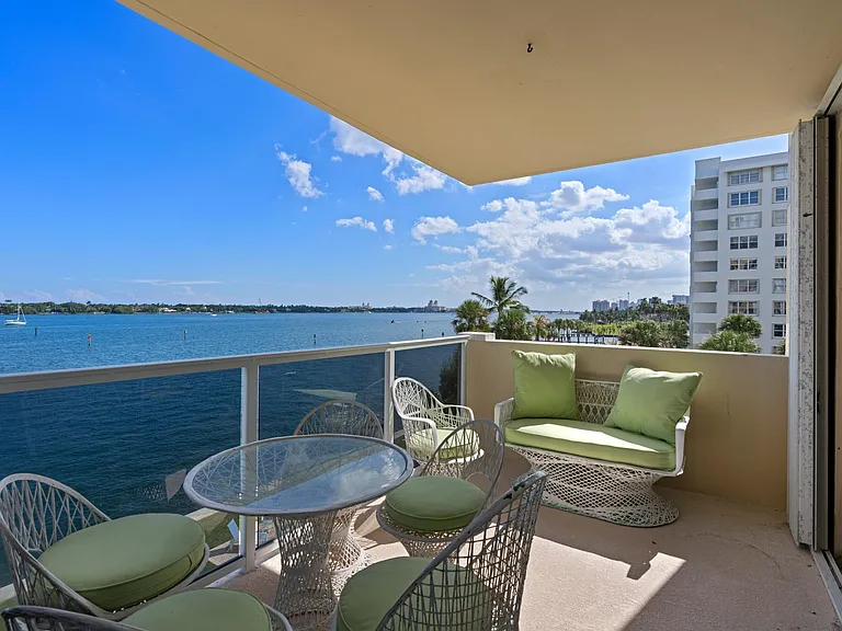 2800 N Flagler Dr #404 — Photo 4