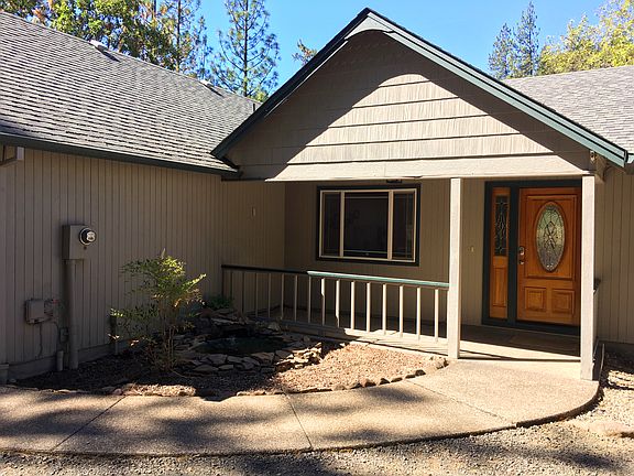 Front porch - Pond/waterfall