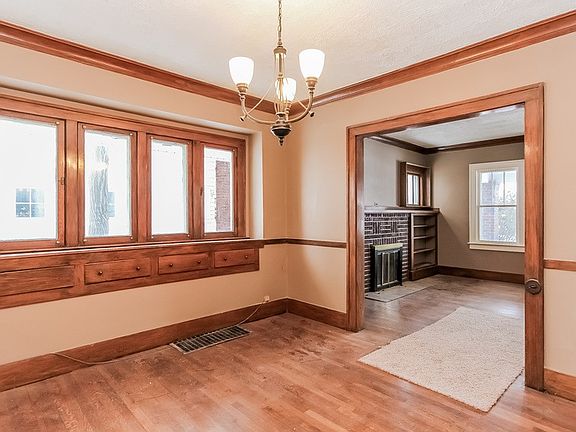 5th image of 1042 Benjamin Ave SE