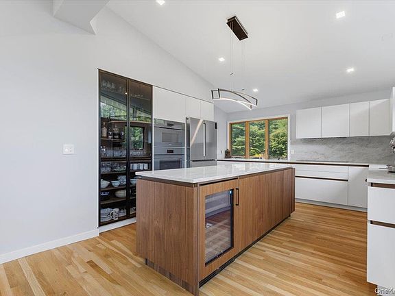 5th image of 257 Watch Hill Road