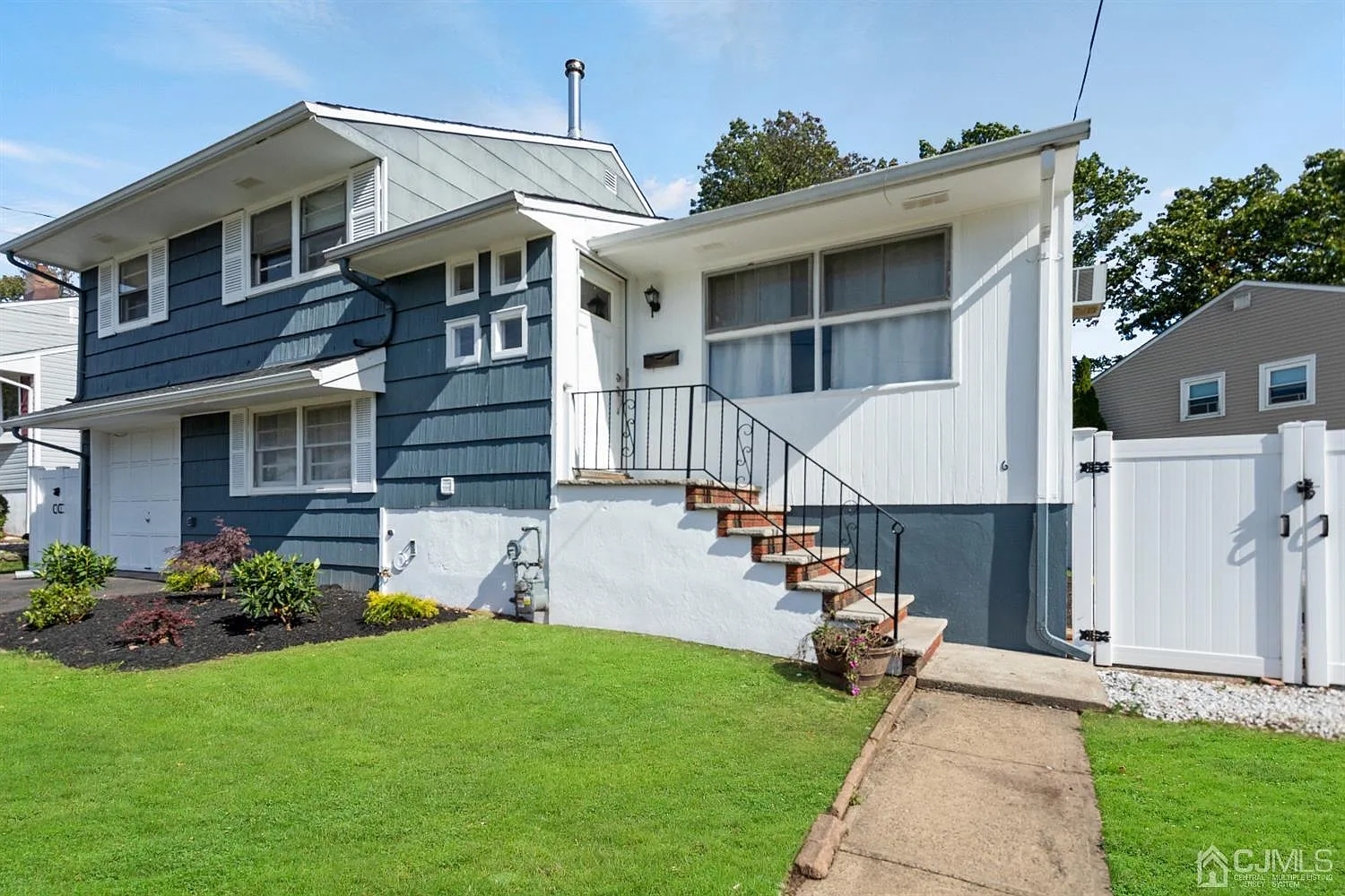 6 Cody St photo 1