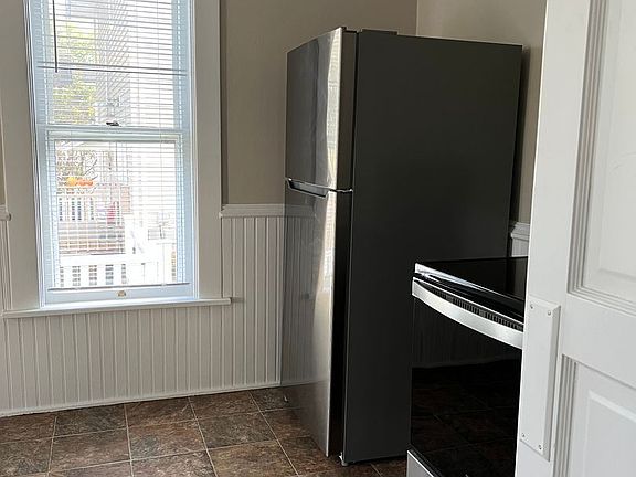 5th image of 902 Steuben St #14006120