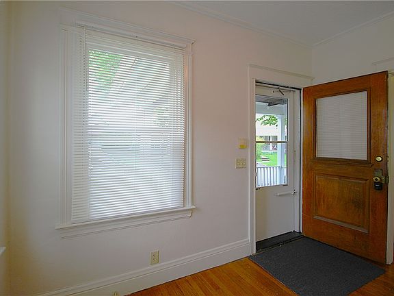 3rd image of 125 Field St