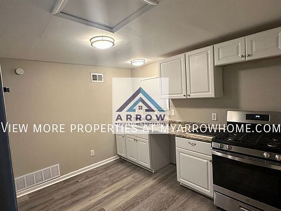 3rd image of 9553 Flora Ave