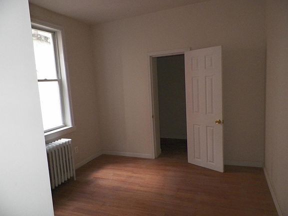 2nd image of 3220 W Oxford St