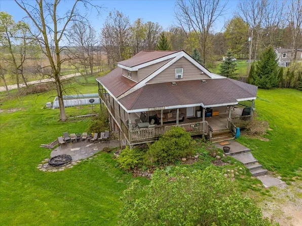 6475 Center Rd, Fenton, MI 48430