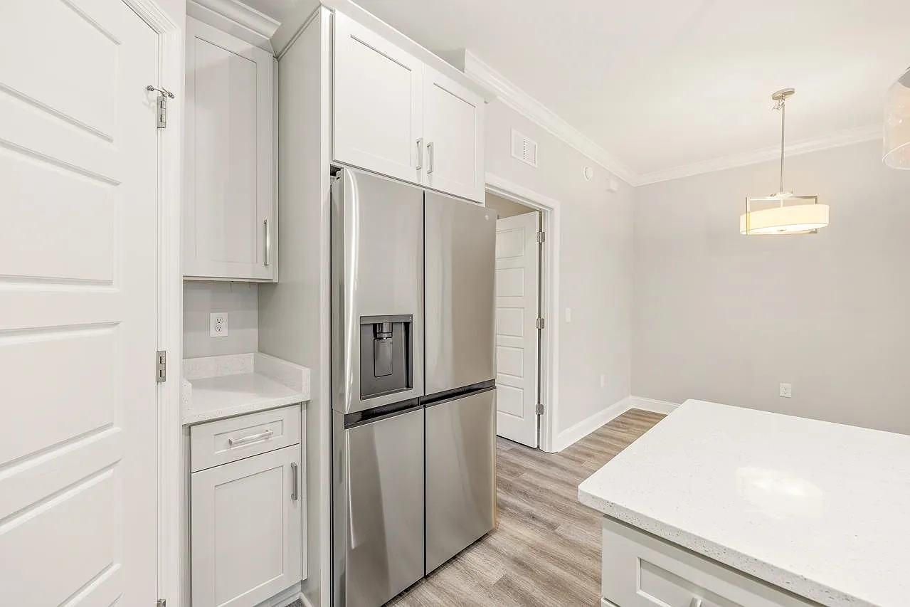 3 bed, 2.5 bath, 1410 sqft, $2,000 — Photo 2